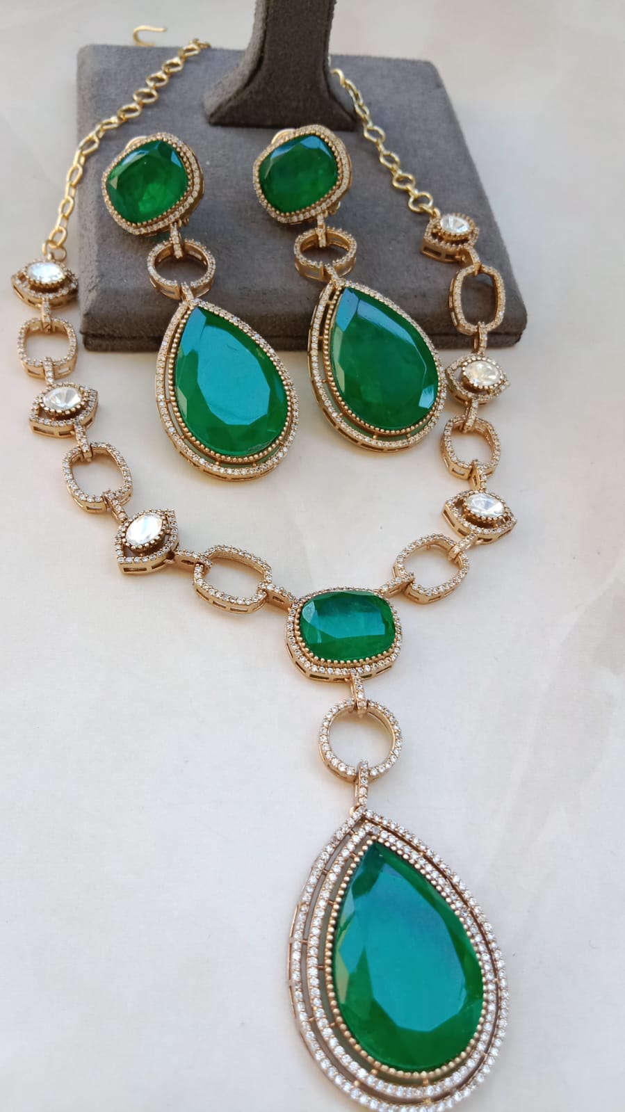 Emerald Designer Necklace Set