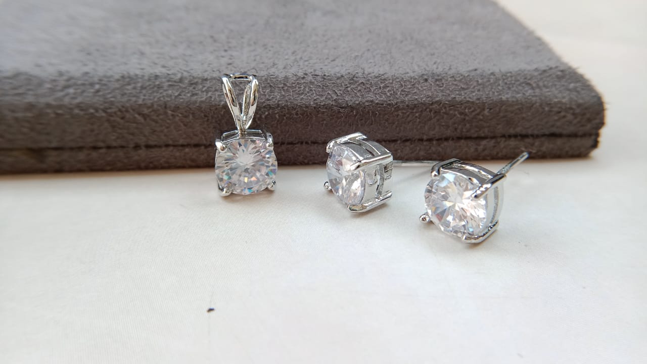 Solitaire Pendant Set