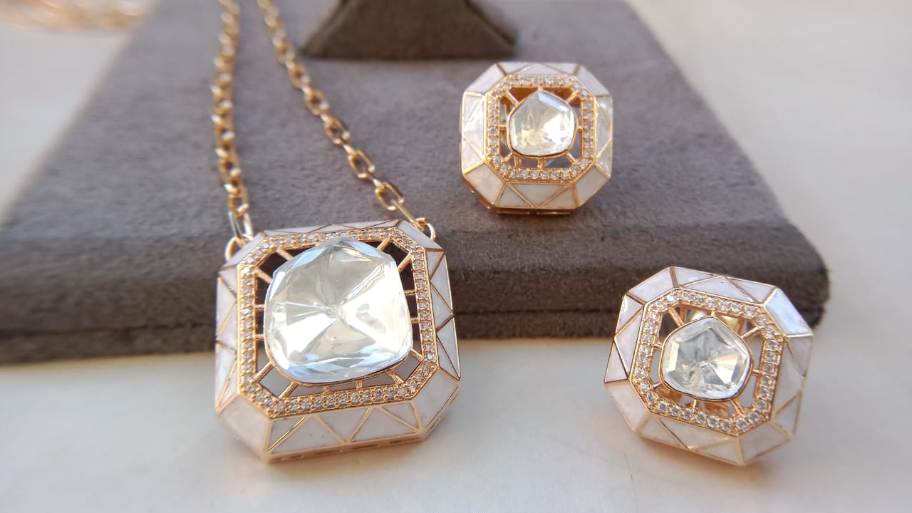 Moissanite pendent set