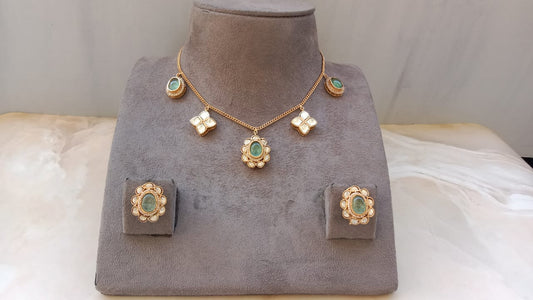 Kundan Delicate Necklace Set