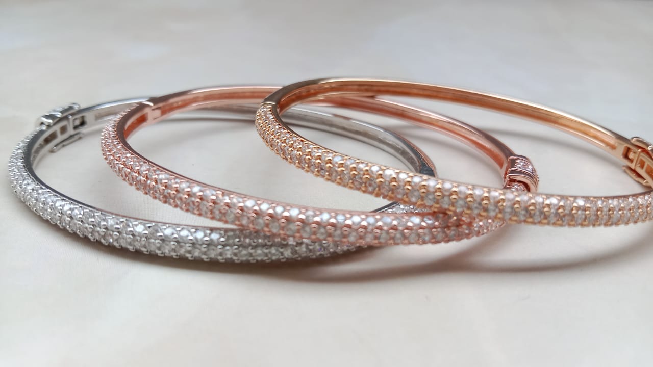 Delicate Openable AD Bracelet