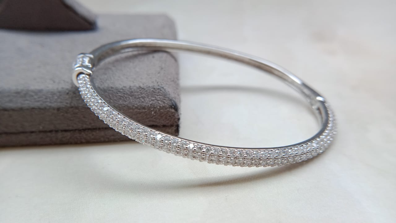 Delicate Openable AD Bracelet