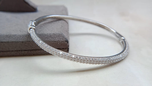 Delicate Openable AD Bracelet