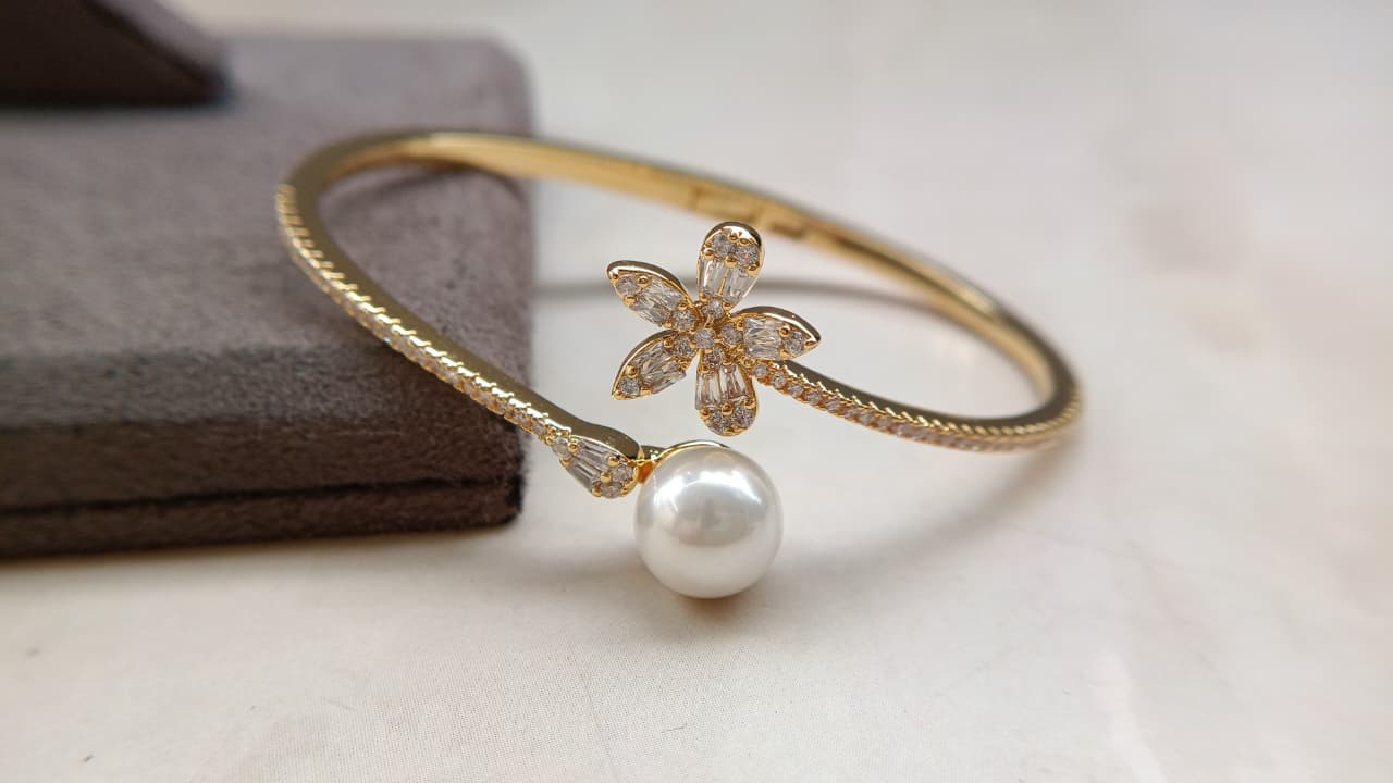 AD Floral Pearl Adjustable Bracelet – Gold & Rhodium Plated