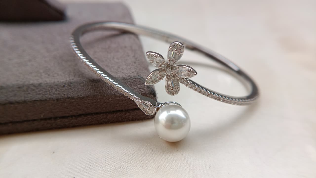AD Floral Pearl Adjustable Bracelet – Gold & Rhodium Plated