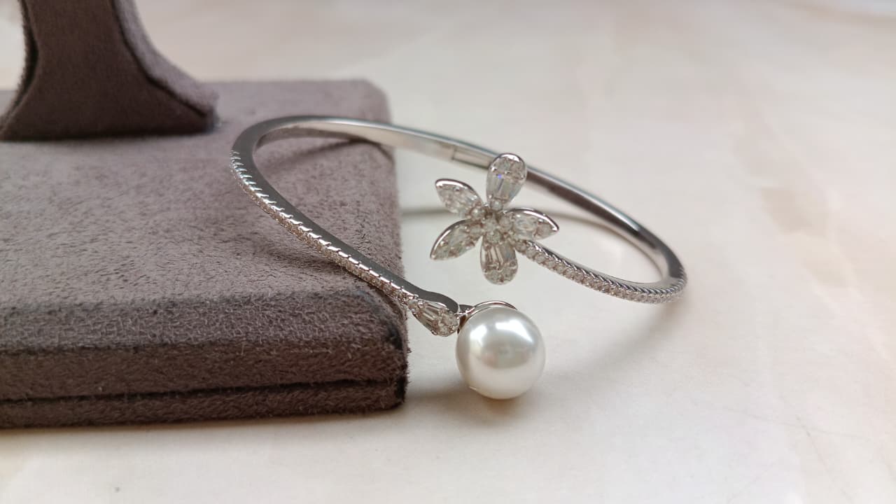 AD Floral Pearl Adjustable Bracelet – Gold & Rhodium Plated