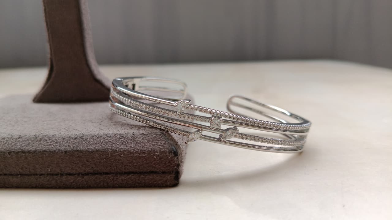 AD Bracelet with Adjustable Size – Rhodium Plated