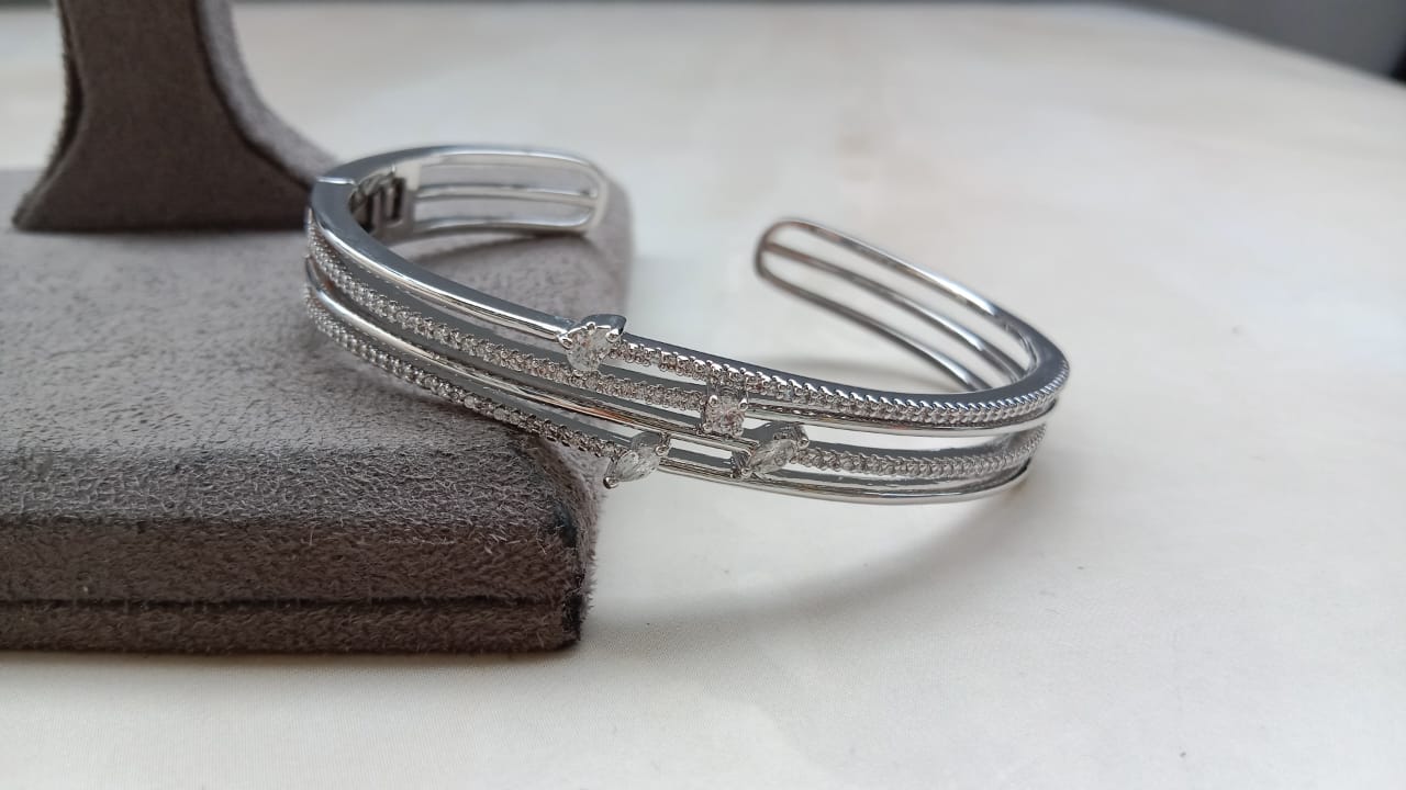 AD Bracelet with Adjustable Size – Rhodium Plated