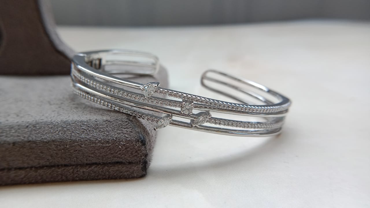 AD Bracelet with Adjustable Size – Rhodium Plated