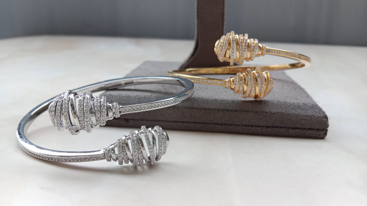 AD Spiral Cluster Adjustable Bracelet – Gold & Rhodium Plated