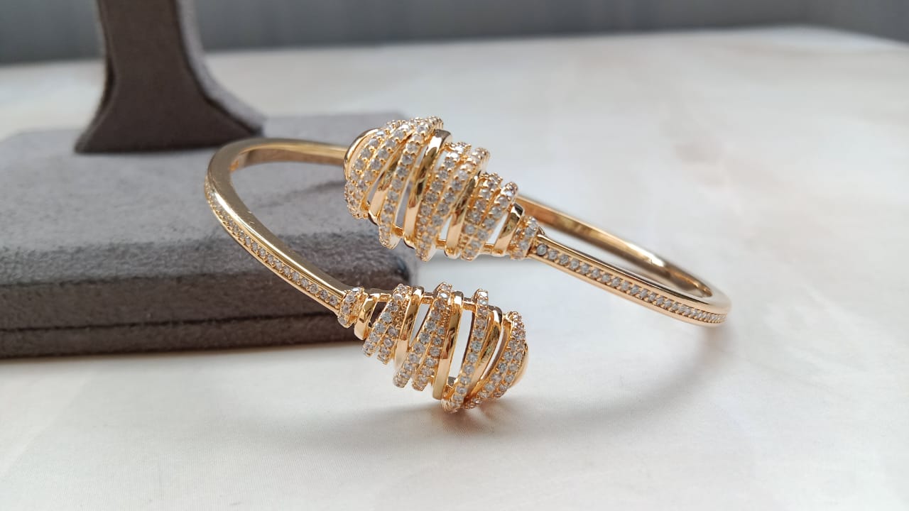 AD Spiral Cluster Adjustable Bracelet – Gold & Rhodium Plated