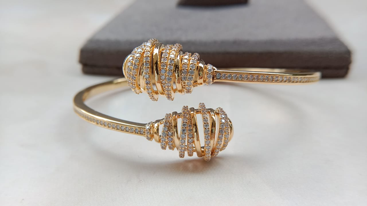 AD Spiral Cluster Adjustable Bracelet – Gold & Rhodium Plated