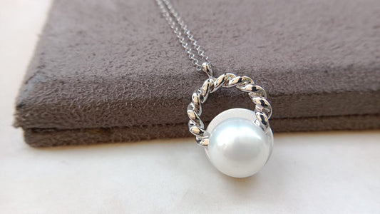 Twisted Halo Pearl Pendant – Gold & Rhodium Finish