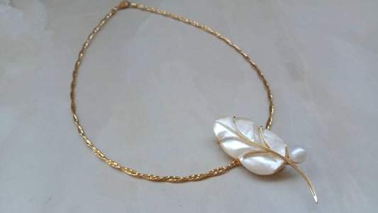 Chain Pendant with Leaf Design