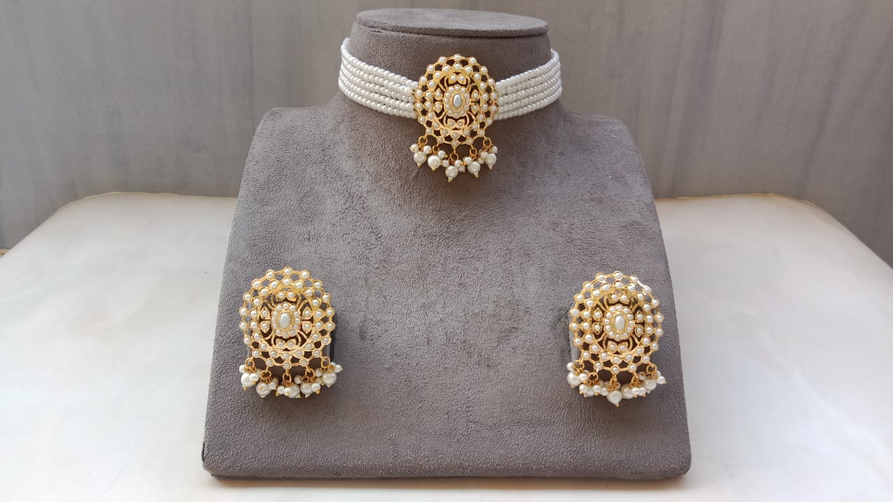 Oval Elegance Jadau Choker Set with Pearl Strings