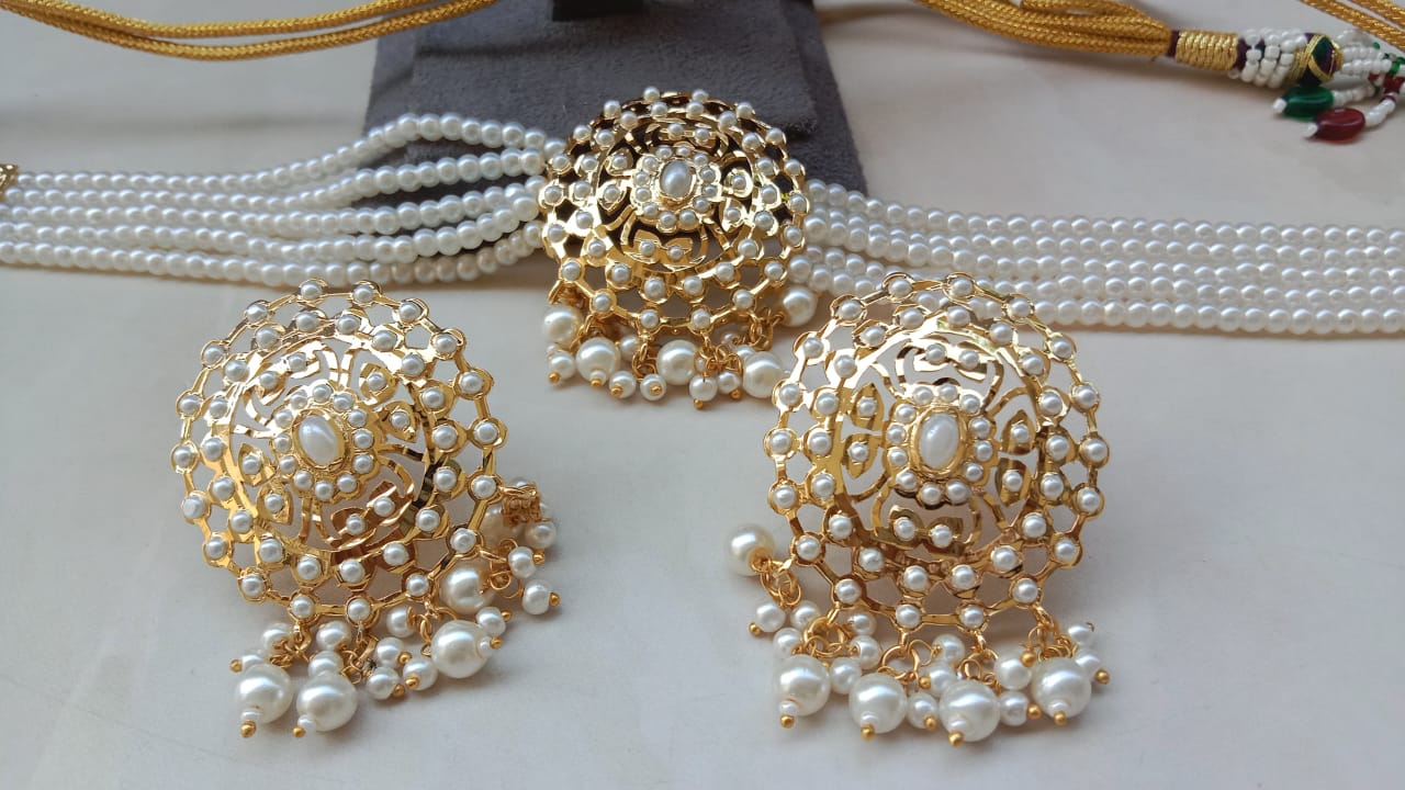 Oval Elegance Jadau Choker Set with Pearl Strings