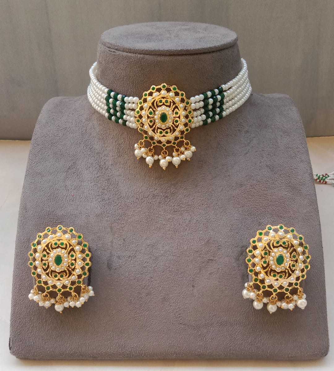 Oval Elegance Jadau Choker Set with Pearl Strings