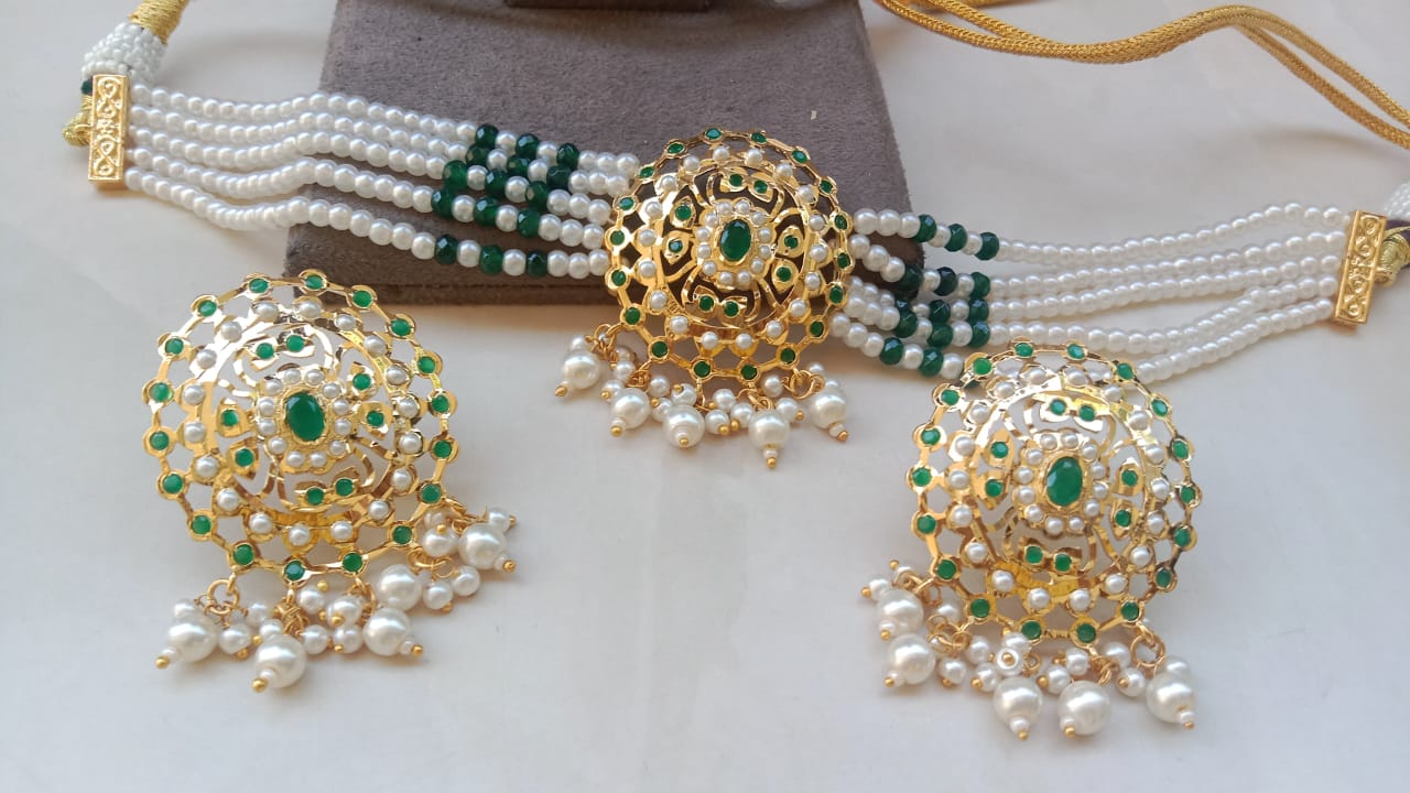 Oval Elegance Jadau Choker Set with Pearl Strings
