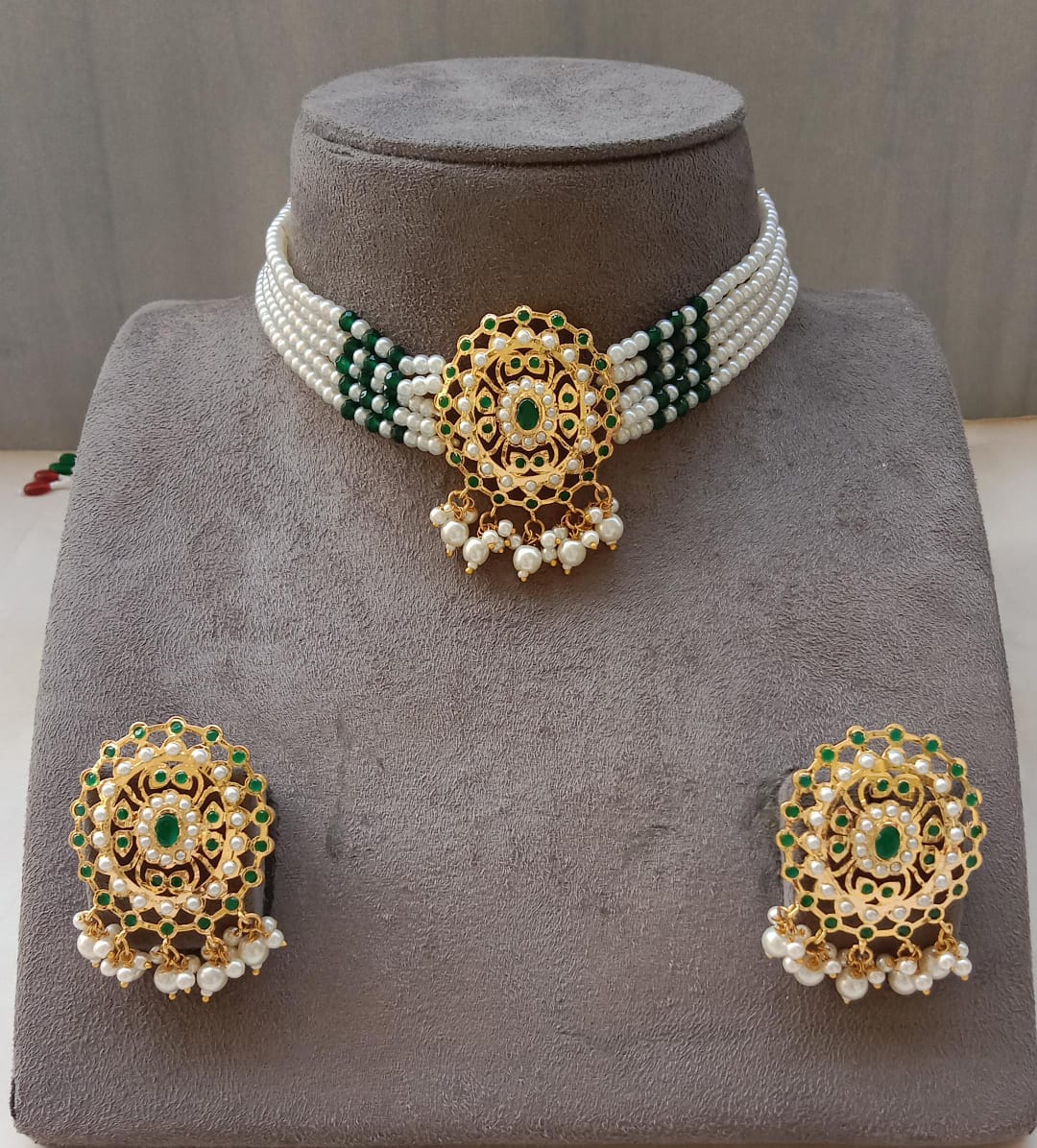Oval Elegance Jadau Choker Set with Pearl Strings