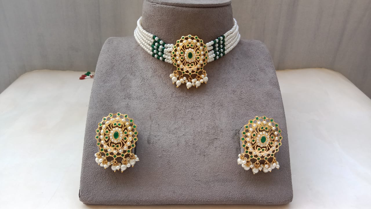 Oval Elegance Jadau Choker Set with Pearl Strings
