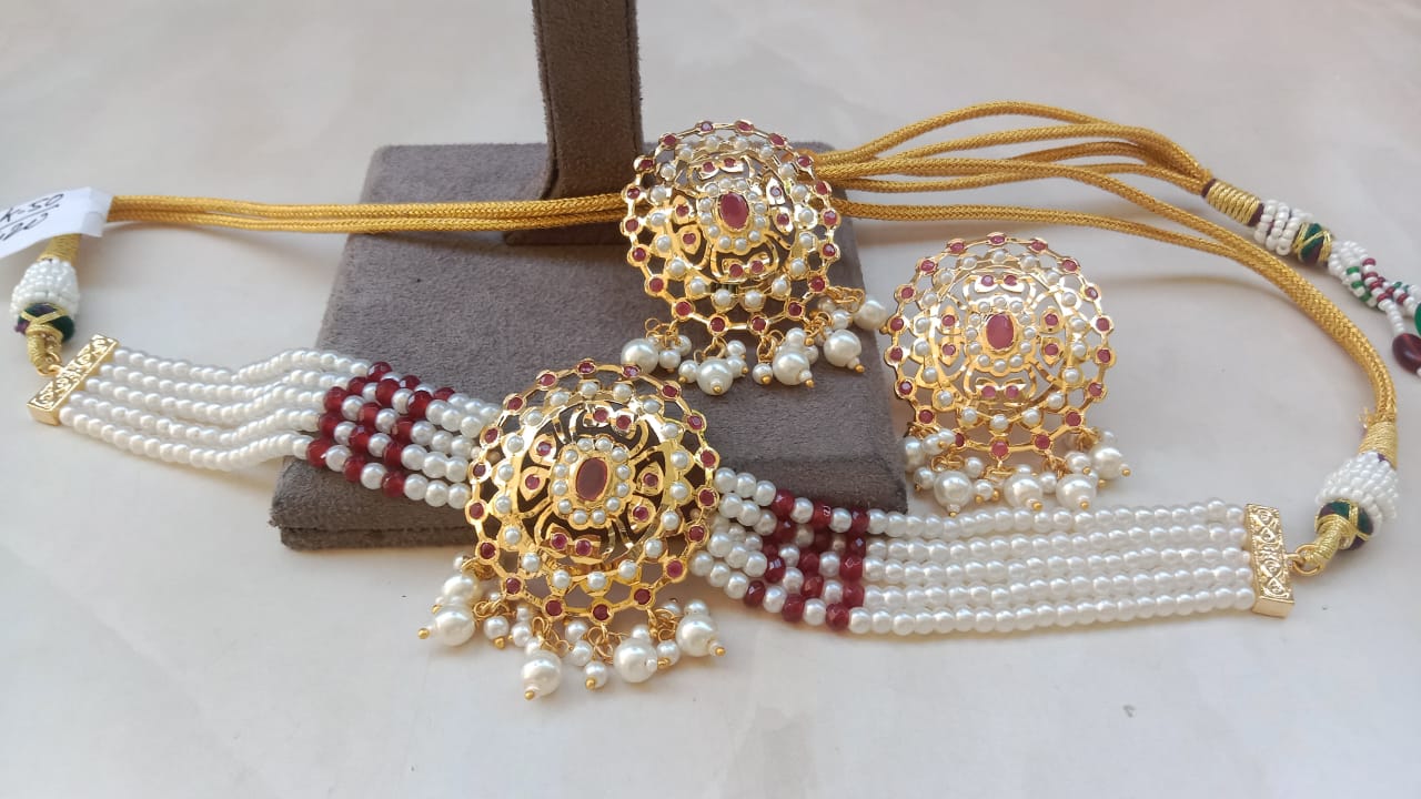 Oval Elegance Jadau Choker Set with Pearl Strings