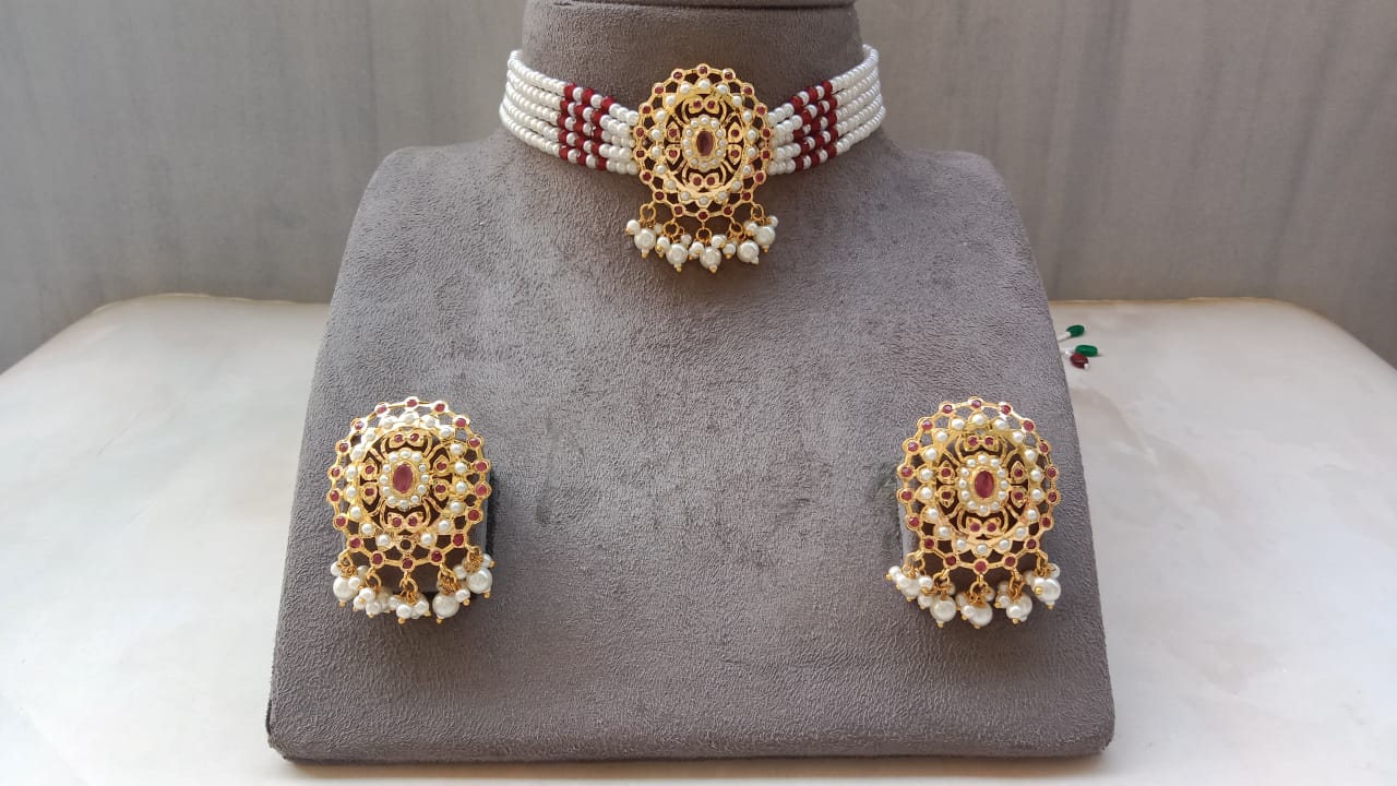 Oval Elegance Jadau Choker Set with Pearl Strings