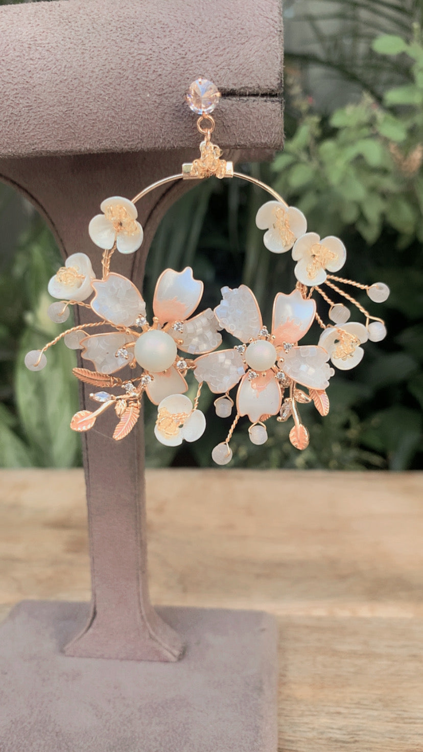 White Floral Jewellery with Leaf Design