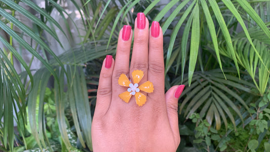 Floral Ring with Yellow Flower Design