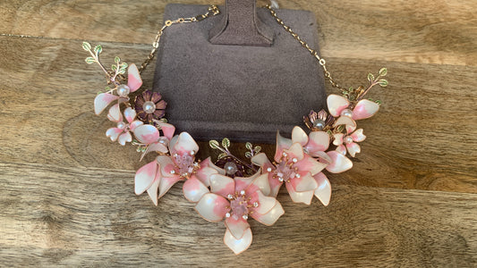 Pink & White Floral Jewellery Necklace with Flower Design