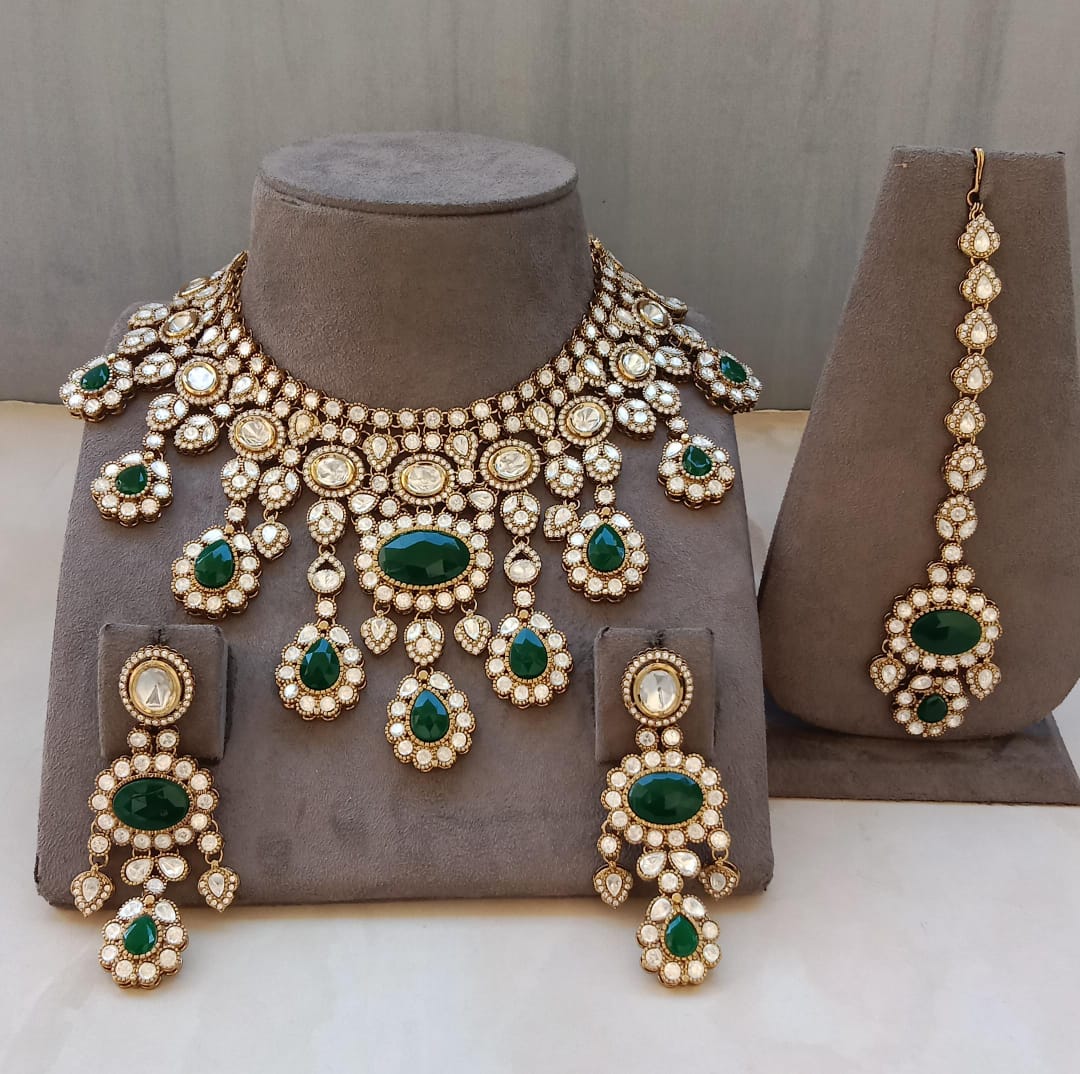 Royal Green Kundan Bridal Jewellery Set – Necklace, Earrings & Maang Tikka