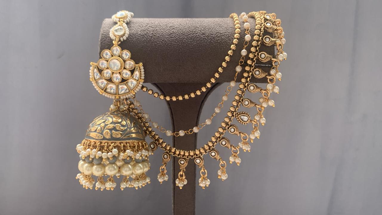 Elegant Gold-Tone Pearl Earchain