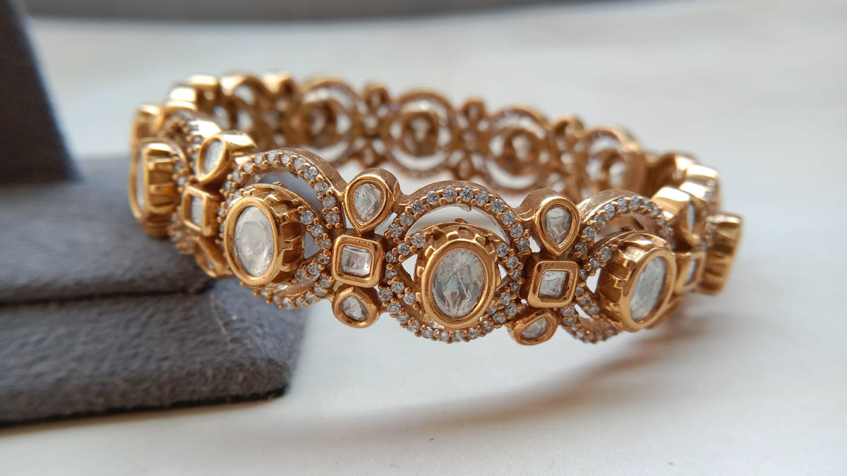 Elegant Openable Bracelet with Clear Stone Detailing